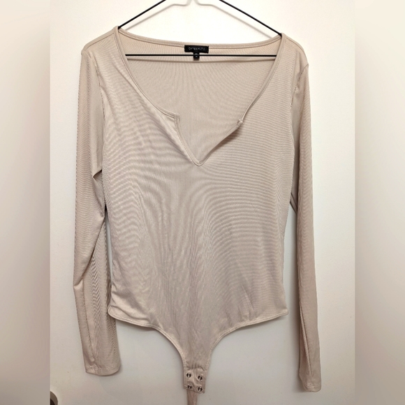 Dynamite Plunge Neck Cream Bodysuit - Picture 3 of 4